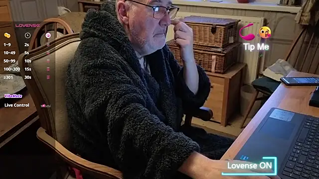 Adamdaddybear online show from November 2025 07:20:02 AM