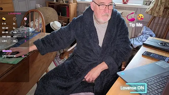 Adamdaddybear online show from November 2025 09:24:02 AM