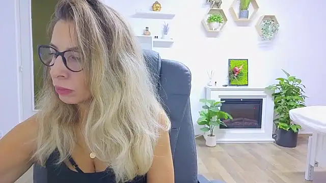 SukyGirl online show from October 2025 04:11:02 AM