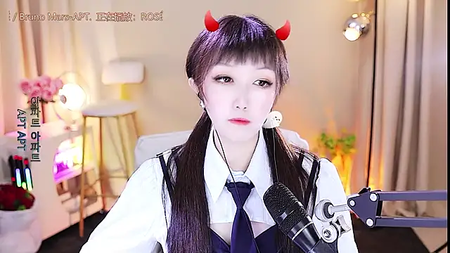 xiaoya666--baby online show from October 2025 03:42:01 PM