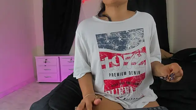 lindacastro02 online show from December 2024 04:44:01 AM