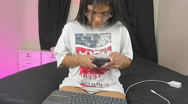 lindacastro02 online show from February 2025 11:21:02 PM