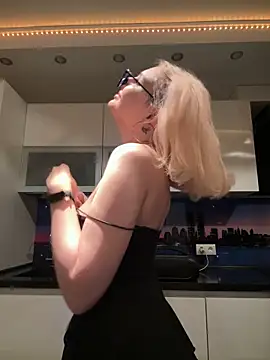 XMelissaX online show from November 2025 07:25:01 PM