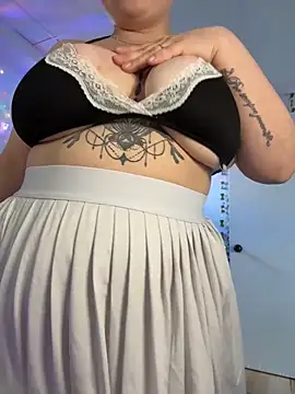 Snapshot of Sweetleeahxx chatting on May 2026 01:08:02 PM Sweetleeahxx online show from May 2026 01:08:02 PM