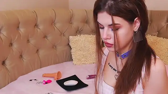 evelonel online show from November 2025 07:14:02 PM