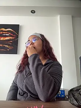 Miapeyton online show from November 2025 03:26:01 PM