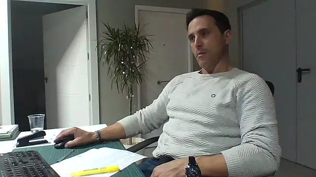Lucas   81 online show from December 2025 07:19:02 PM