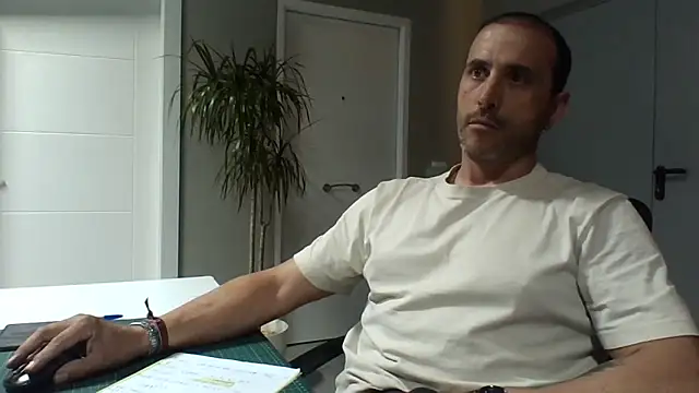 Lucas   81 online show from April 2026 06:53:02 PM