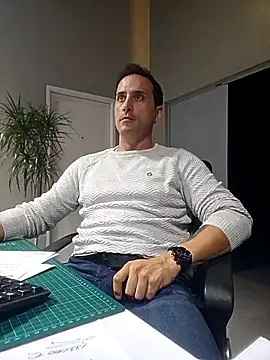 Lucas   81 online show from November 2025 07:51:02 PM