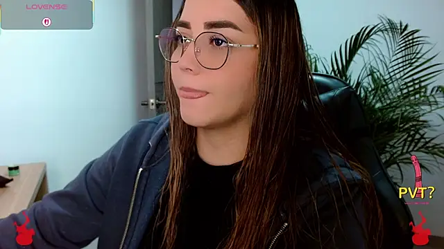 Lucia star   online show from April 2026 09:48:01 PM