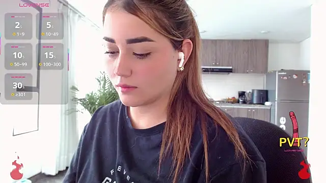 Lucia star   online show from November 2025 05:23:01 PM