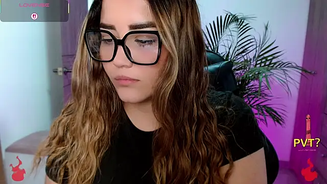 Snapshot of Lucia_star__ chatting on May 2026 04:04:02 PM Lucia star online show from May 2026 04:04:02 PM