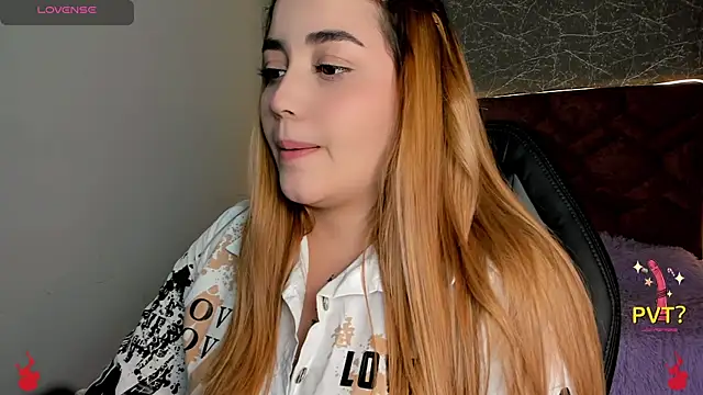 Snapshot of Lucia_star__ chatting on February 2025 07:33:01 PM Lucia star   online show from February 2025 07:33:01 PM