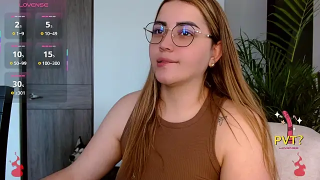 Lucia star   online show from November 2025 04:10:02 PM