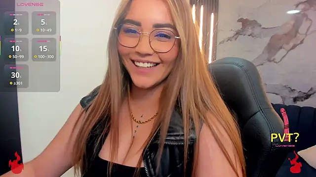 Snapshot of Lucia_star__ chatting on October 2025 07:37:01 PM Lucia star   online show from October 2025 07:37:01 PM