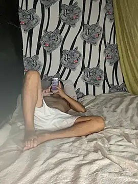 Snapshot of Romax2 chatting on February 2025 04:40:02 AM Romax2 online show from February 2025 04:40:02 AM