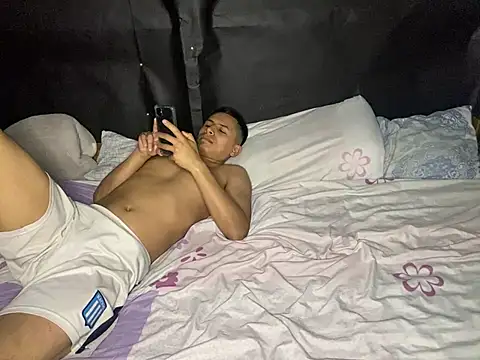 Snapshot of Romax2 chatting on January 2025 04:47:01 AM Romax2 online show from January 2025 04:47:01 AM