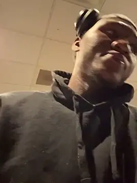 Festivitiesking1 online show from December 2025 03:21:01 AM