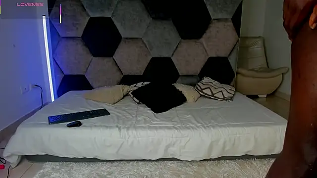 Latrellx7 online show from April 2026 03:35:01 AM