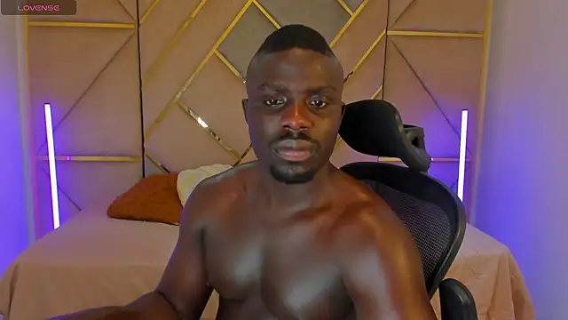 Snapshot of Latrellx7 chatting on December 2025 02:48:02 AM Latrellx7 online show from December 2025 02:48:02 AM