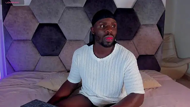 Latrellx7 online show from April 2026 03:40:02 AM