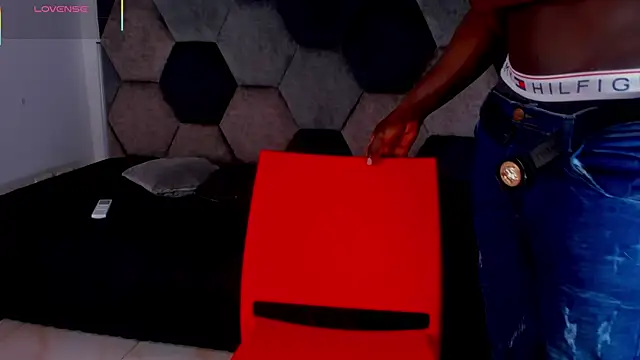 Latrellx7 online show from April 2026 03:46:02 AM