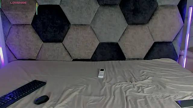 Latrellx7 online show from May 2026 03:06:01 AM