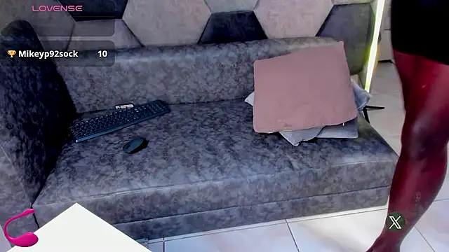 Snapshot of Latrellx7 chatting on January 2026 02:07:01 AM Latrellx7 online show from January 2026 02:07:01 AM