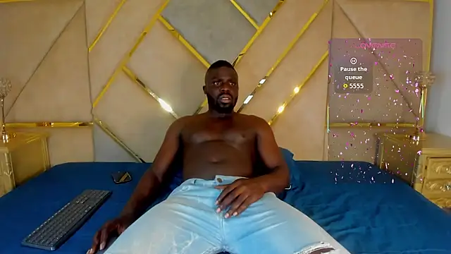 Snapshot of Latrellx7 chatting on October 2025 02:32:01 AM Latrellx7 online show from October 2025 02:32:01 AM