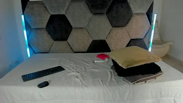 Latrellx7 online show from May 2026 04:03:01 AM