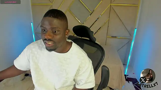 Snapshot of Latrellx7 chatting on November 2025 01:17:01 AM Latrellx7 online show from November 2025 01:17:01 AM