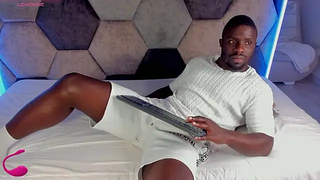 Snapshot of Latrellx7 chatting on February 2026 03:38:02 AM Latrellx7 online show from February 2026 03:38:02 AM