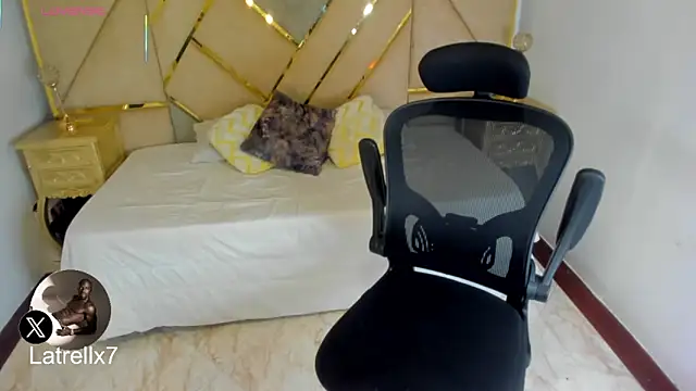 Snapshot of Latrellx7 chatting on November 2025 03:23:02 AM Latrellx7 online show from November 2025 03:23:02 AM