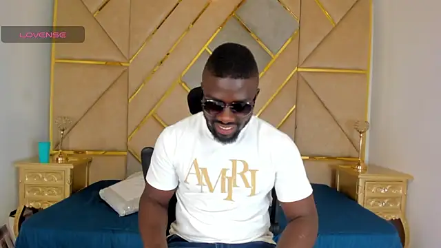 Snapshot of Latrellx7 chatting on October 2025 03:07:02 AM Latrellx7 online show from October 2025 03:07:02 AM