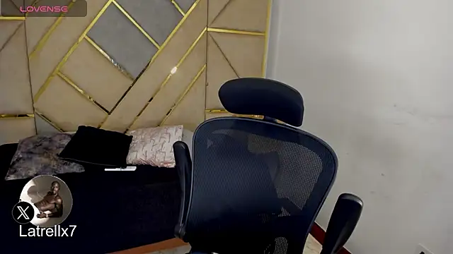 Snapshot of Latrellx7 chatting on November 2025 04:11:02 AM Latrellx7 online show from November 2025 04:11:02 AM