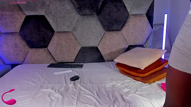 Snapshot of Latrellx7 chatting on February 2026 03:50:01 AM Latrellx7 online show from February 2026 03:50:01 AM