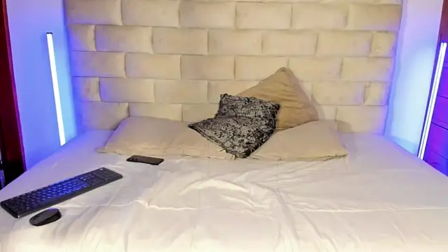 Snapshot of Latrellx7 chatting on February 2026 12:06:01 AM Latrellx7 online show from February 2026 12:06:01 AM