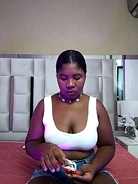 Snapshot of LaurennTyler chatting on February 2025 08:26:01 PM LaurennTyler online show from February 2025 08:26:01 PM