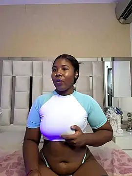 Snapshot of LaurennTyler chatting on February 2025 10:54:01 PM LaurennTyler online show from February 2025 10:54:01 PM