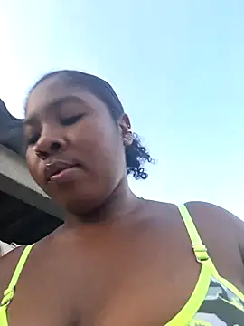 Snapshot of LaurennTyler chatting on February 2025 10:53:02 PM LaurennTyler online show from February 2025 10:53:02 PM