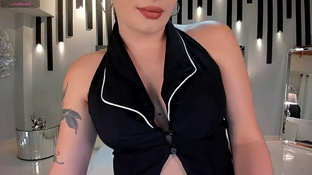 GiaFerrara online show from December 2025 07:58:01 PM