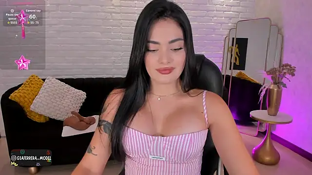 Snapshot of GiaFerrara chatting on October 2025 07:00:02 PM GiaFerrara online show from October 2025 07:00:02 PM