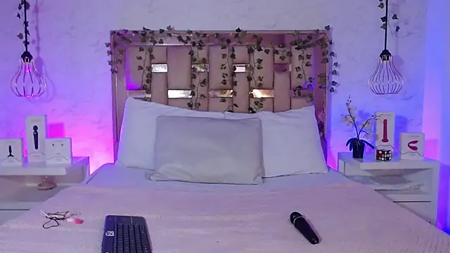 Snapshot of GigiVolkova chatting on September 2025 08:19:01 PM GigiVolkova online show from September 2025 08:19:01 PM