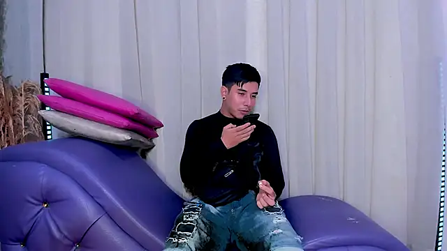 Yourslust  online show from January 2026 12:30:01 PM