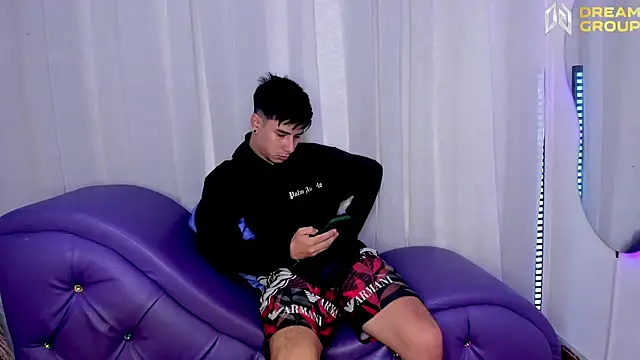 Snapshot of Yourslust_ chatting on November 2025 01:37:01 PM Yourslust online show from November 2025 01:37:01 PM