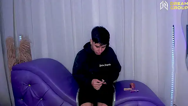 Snapshot of Yourslust_ chatting on October 2025 01:43:02 PM Yourslust online show from October 2025 01:43:02 PM