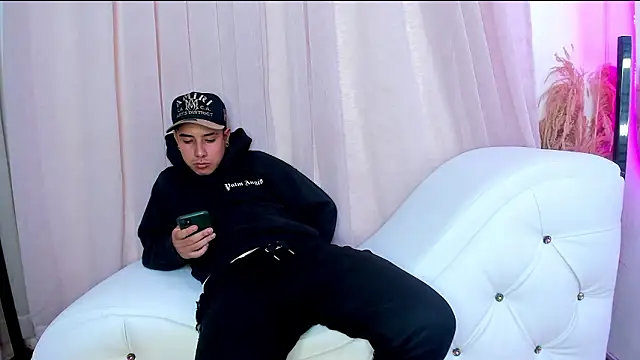 Yourslust  online show from March 2026 02:02:01 AM