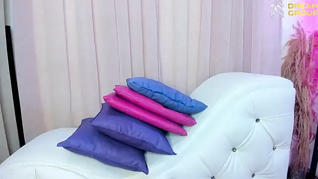 Yourslust  online show from April 2026 02:00:01 PM