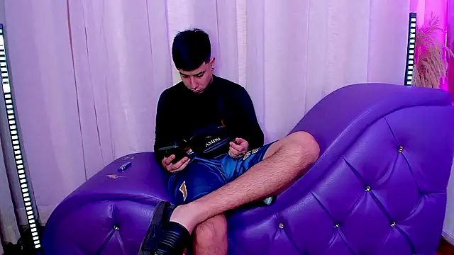 Yourslust  online show from February 2026 01:30:01 PM