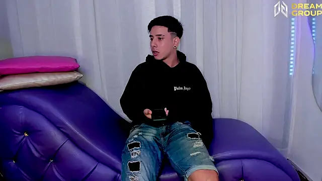 Snapshot of Yourslust_ chatting on November 2025 01:38:01 PM Yourslust online show from November 2025 01:38:01 PM